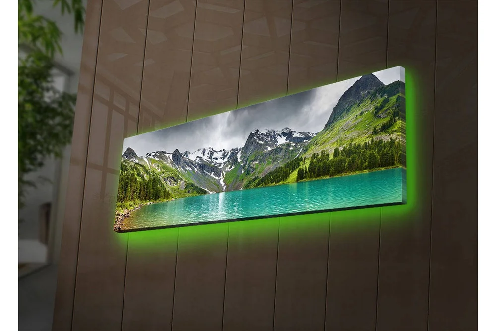 Lerretsbilde med LED-belysning 30x90 cm - Storslått fjellandskap med en glitrende innsjø v:1877402