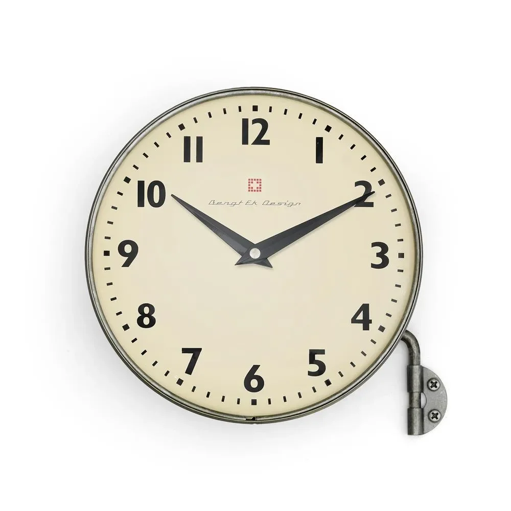 Bengt Ek veggklokke med arm v:7509840